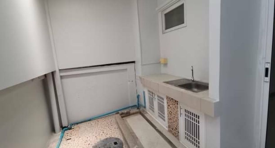 For sale 3 bedrooms townhouse in Phasi Charoen, Bangkok