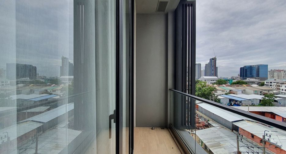 For rent 3 bedrooms condo in Chatuchak, Bangkok