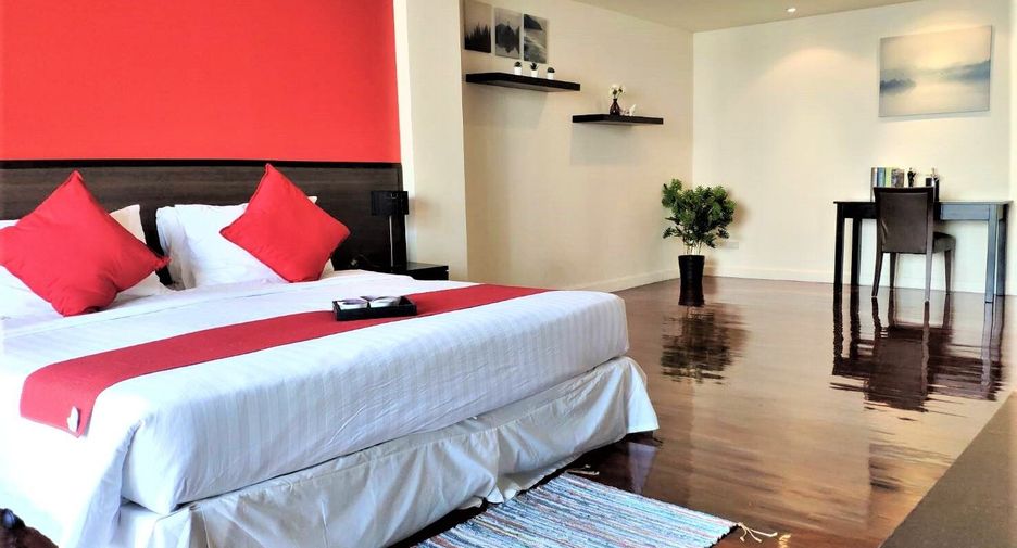 For rent 3 bedrooms condo in Sathon, Bangkok