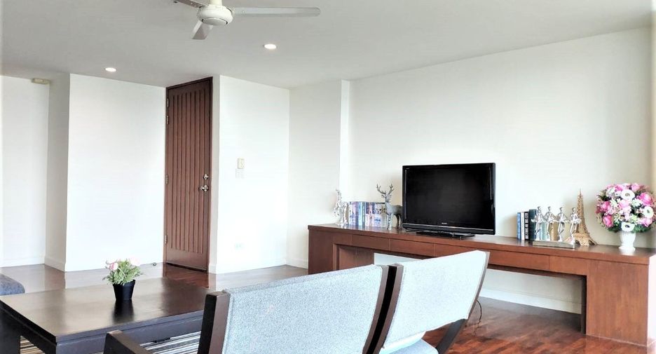 For rent 3 bedrooms condo in Sathon, Bangkok