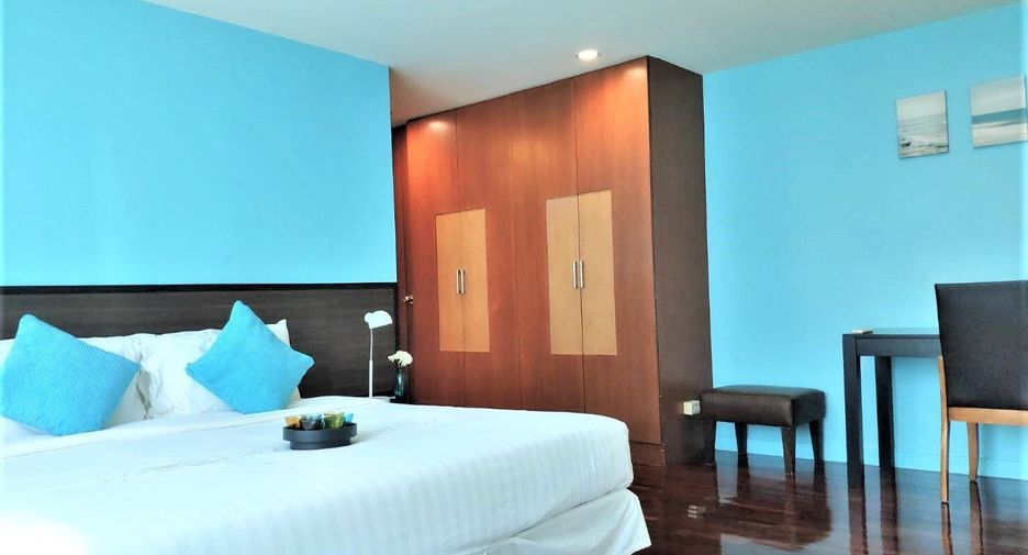 For rent 3 bedrooms condo in Sathon, Bangkok
