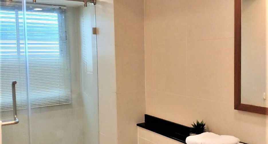 For rent 3 bedrooms condo in Sathon, Bangkok