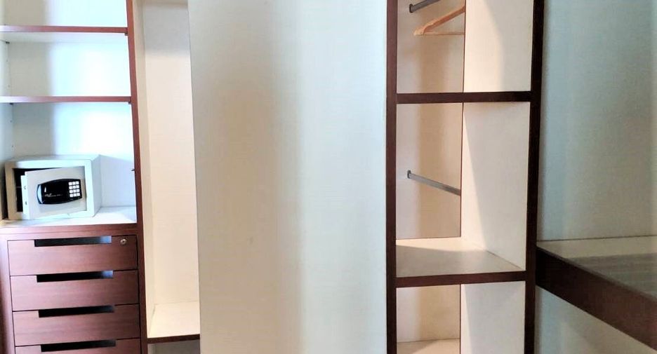 For rent 3 bedrooms condo in Sathon, Bangkok