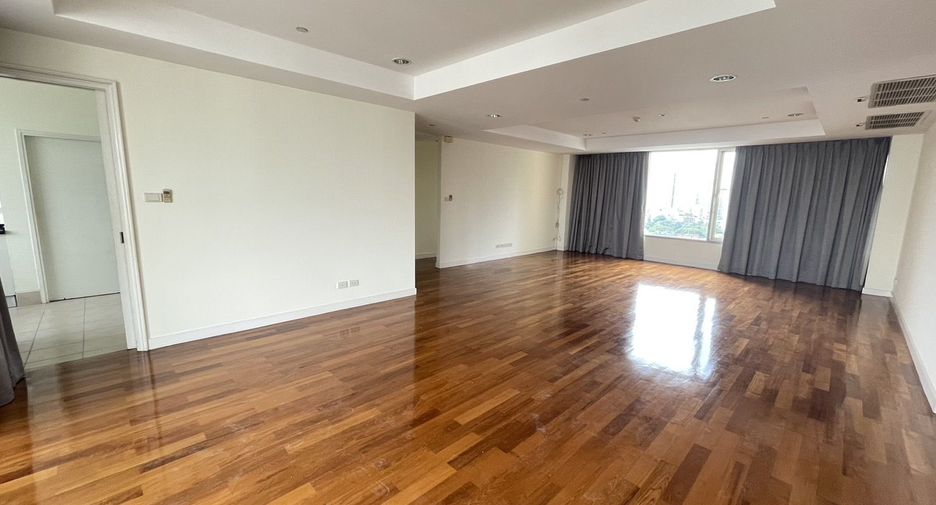 For rent 4 bedrooms condo in Watthana, Bangkok