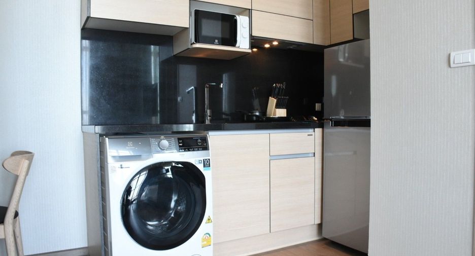For rent studio condo in Khlong Toei, Bangkok