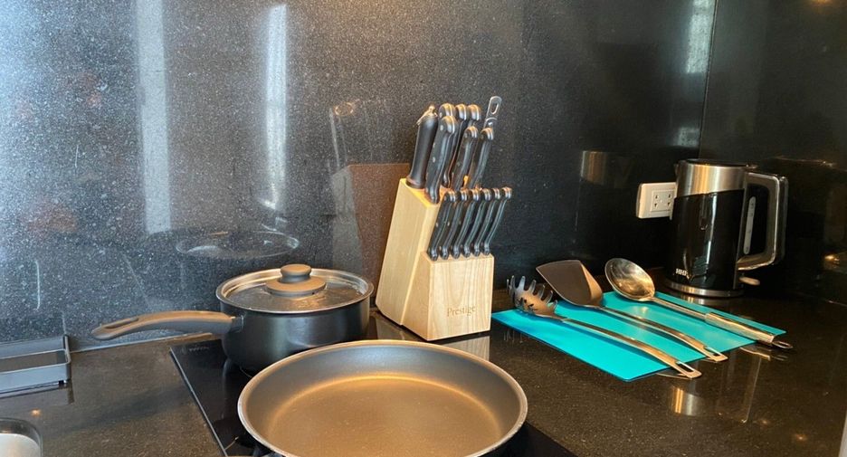 For rent studio condo in Khlong Toei, Bangkok