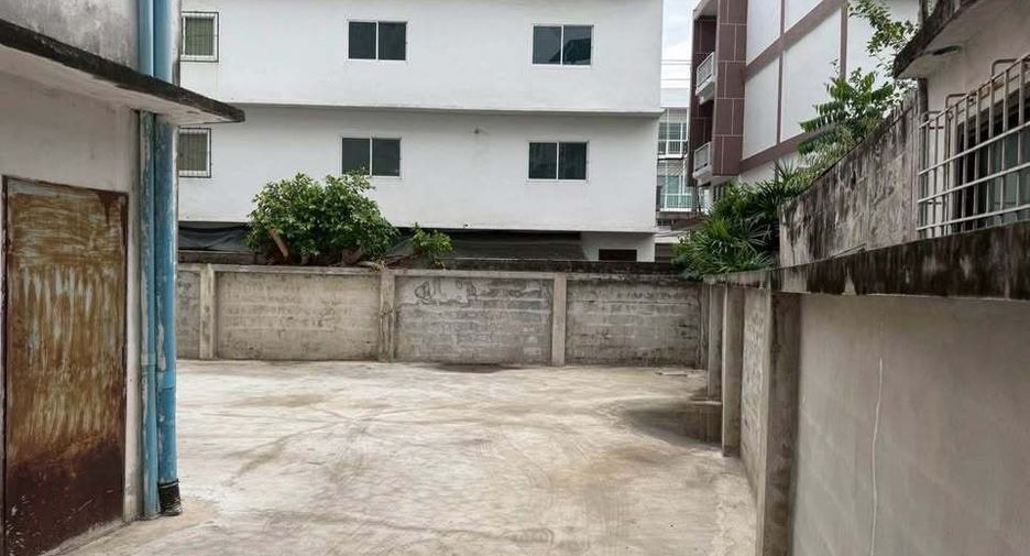 For rent retail Space in Bang Khun Thian, Bangkok