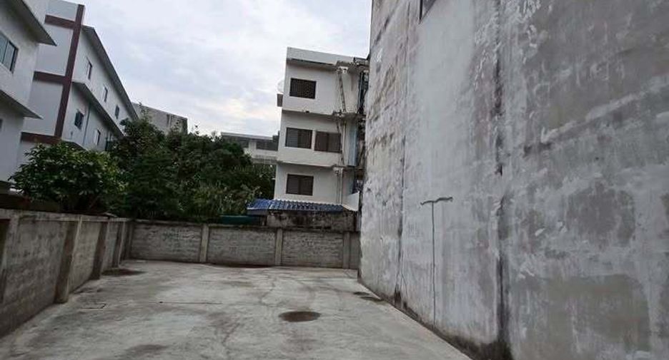 For rent retail Space in Bang Khun Thian, Bangkok