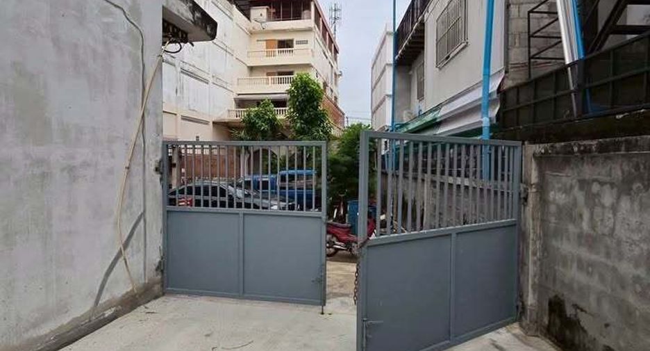 For rent retail Space in Bang Khun Thian, Bangkok
