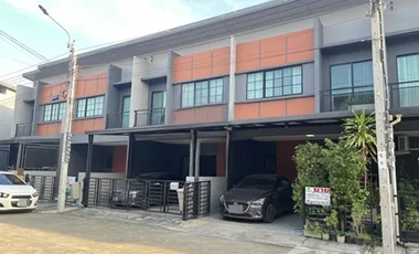 Casa adosada en venta de 4 habitaciones en Chom Thong, Bangkok