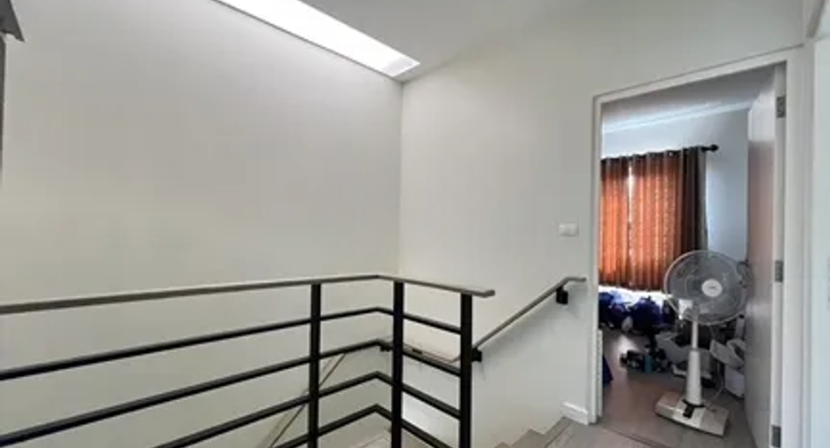 For sale 4 bedrooms townhouse in Chom Thong, Bangkok