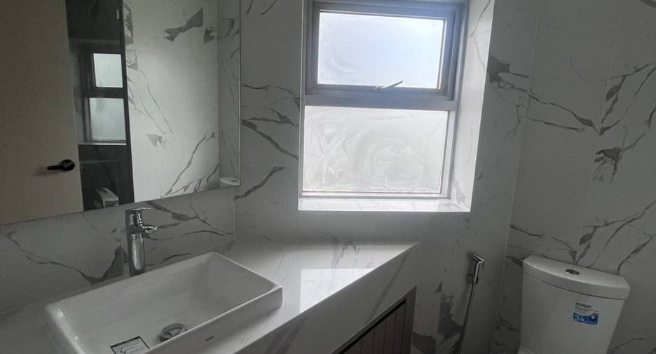 For rent 3 bedrooms condo in Pathum Wan, Bangkok