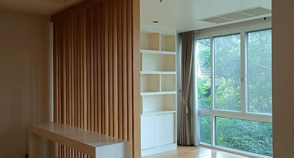 For rent 4 bedrooms condo in Khlong Toei, Bangkok