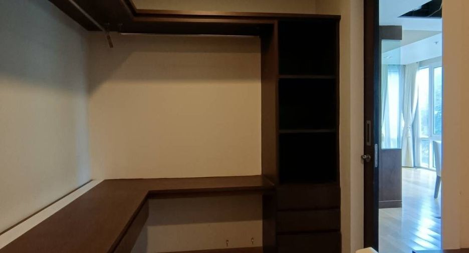For rent 4 bedrooms condo in Khlong Toei, Bangkok
