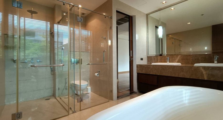 For rent 4 bedrooms condo in Khlong Toei, Bangkok