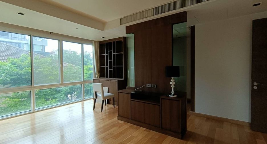 For rent 4 bedrooms condo in Khlong Toei, Bangkok