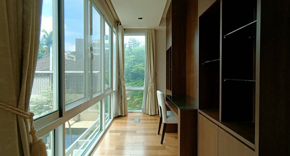 Condo en alquiler de 4 habitaciones en Khlong Toei, Bangkok