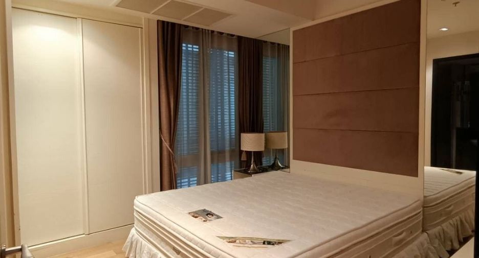 For rent 4 bedrooms condo in Khlong Toei, Bangkok