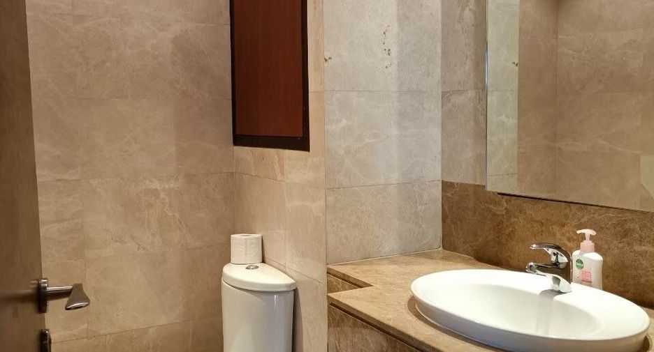 For rent 4 bedrooms condo in Khlong Toei, Bangkok