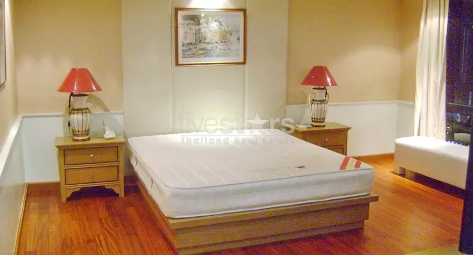 À louer 4 chambres condo à Pathum Wan, Bangkok
