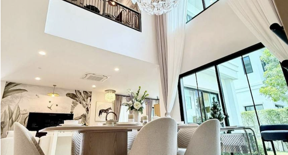 Casa en alquiler de 5 habitaciones en Bang Khen, Bangkok