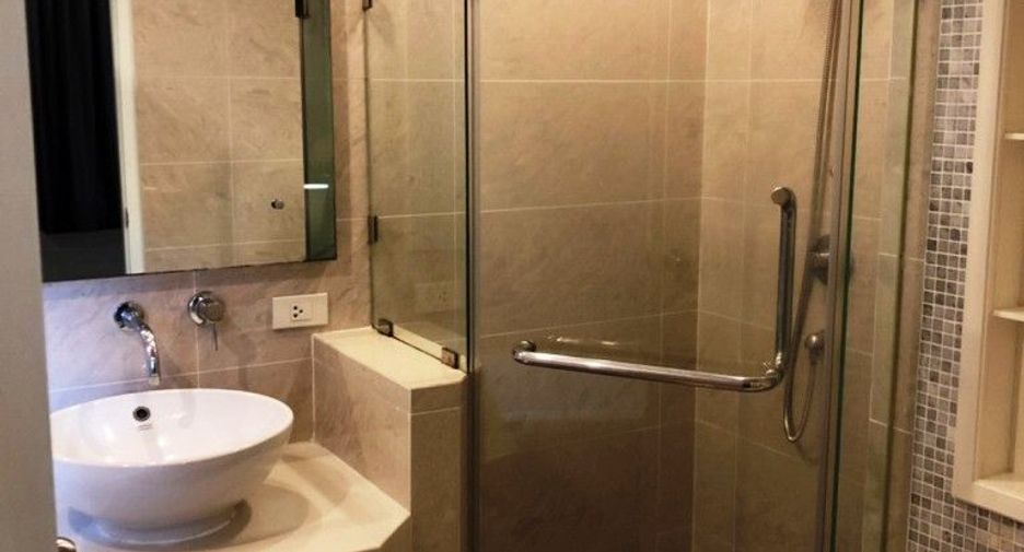For sale 1 bed condo in Khlong Toei, Bangkok