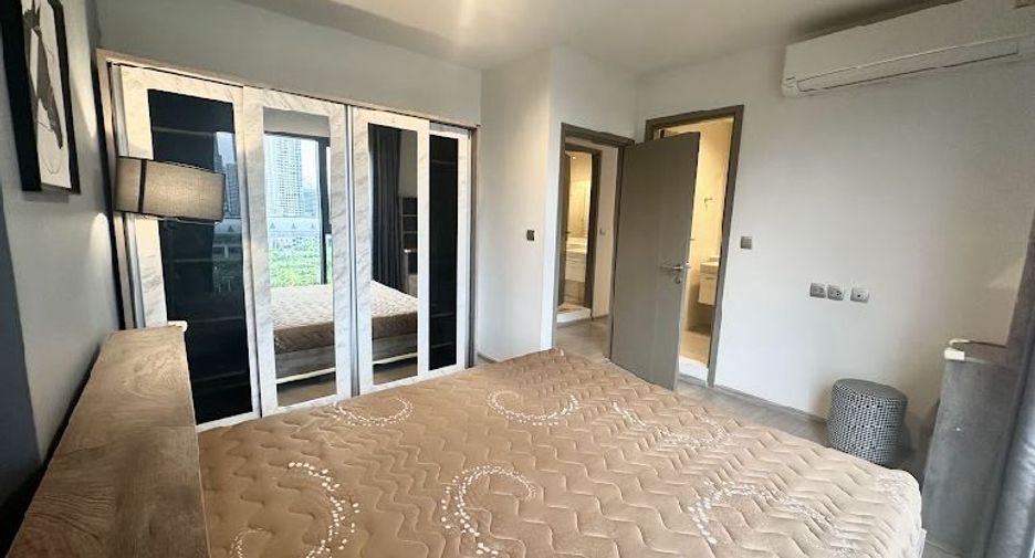 For rent 2 bedrooms condo in Huai Khwang, Bangkok