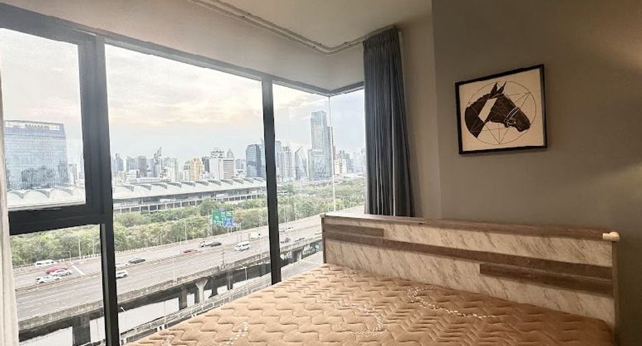 For rent 2 bedrooms condo in Huai Khwang, Bangkok