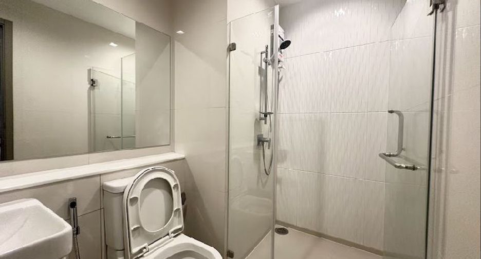 For rent 2 bedrooms condo in Huai Khwang, Bangkok