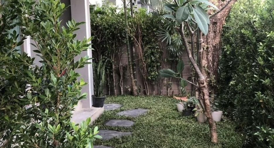 Casa adosada en venta de 3 habitaciones en Suan Luang, Bangkok