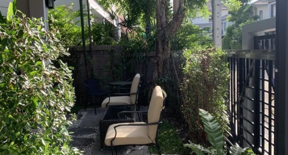 Casa adosada en venta de 3 habitaciones en Suan Luang, Bangkok