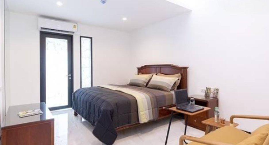 For rent 3 bedrooms condo in Bang Na, Bangkok