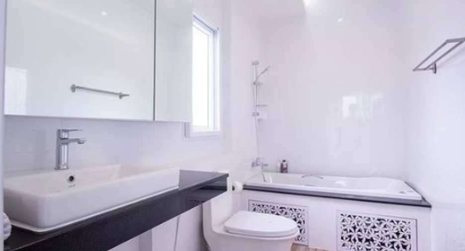 For rent 3 bedrooms condo in Bang Na, Bangkok