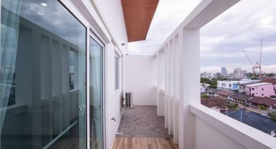 For rent 3 bedrooms condo in Bang Na, Bangkok