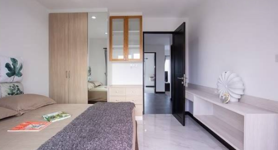 For rent 3 bedrooms condo in Bang Na, Bangkok