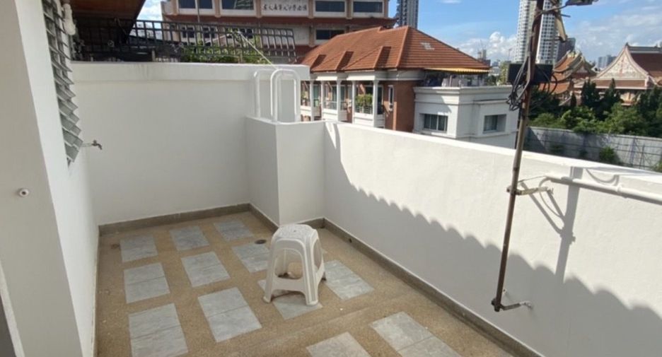 For rent 7 bedrooms townhouse in Yan Nawa, Bangkok