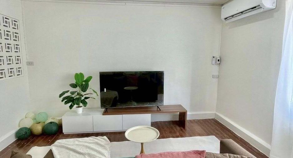 For rent 5 bedrooms house in Chatuchak, Bangkok