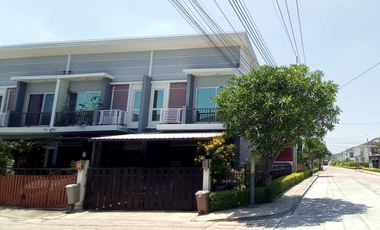 À vendre 3 chambres maison de ville à Nong Khaem, Bangkok