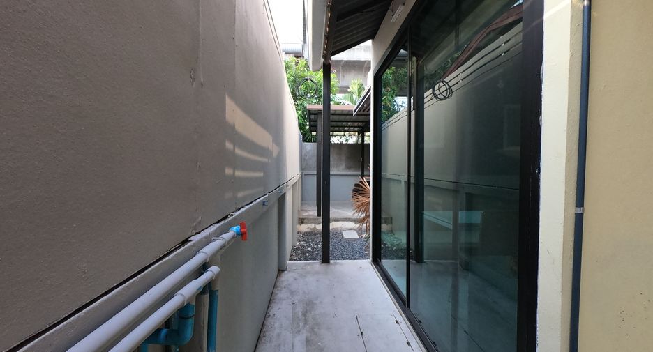 For sale and for rent 4 bedrooms house in Prawet, Bangkok