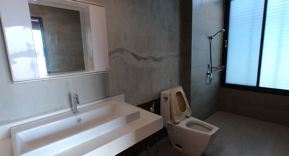For sale and for rent 4 bedrooms house in Prawet, Bangkok