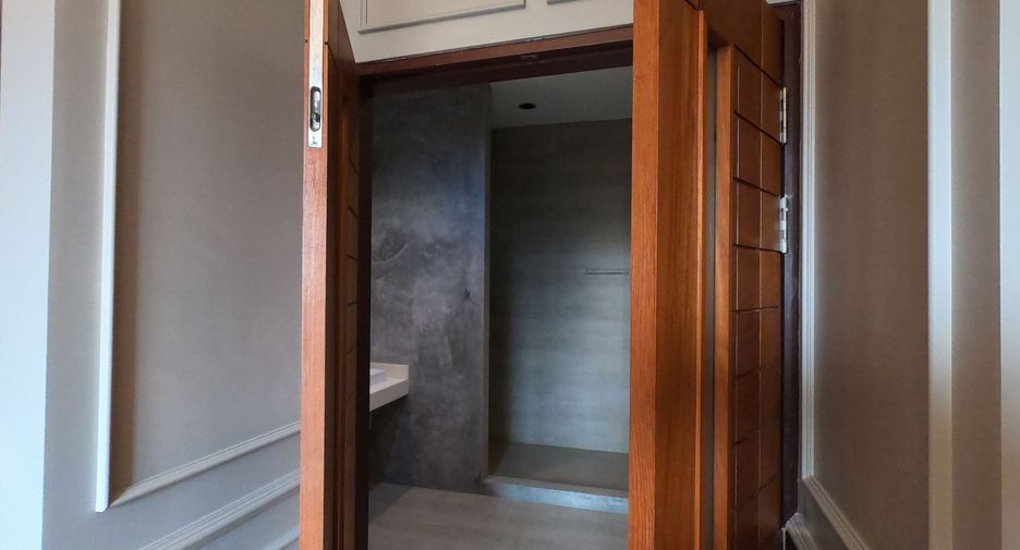 For sale and for rent 4 bedrooms house in Prawet, Bangkok