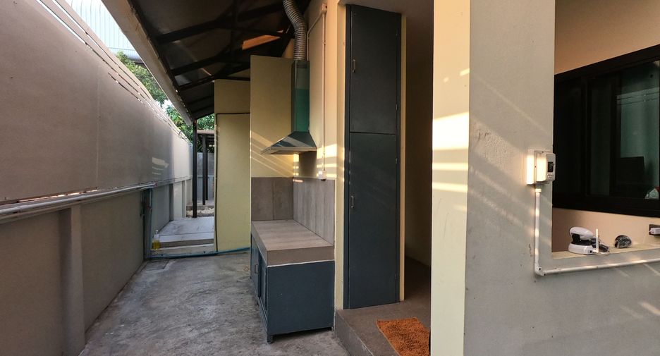 For sale and for rent 4 bedrooms house in Prawet, Bangkok