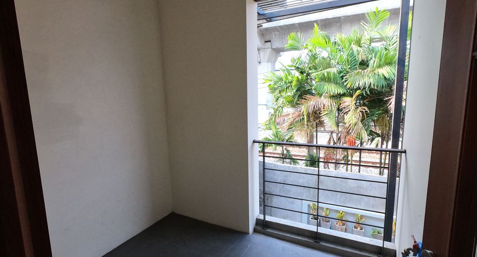 For sale and for rent 4 bedrooms house in Prawet, Bangkok