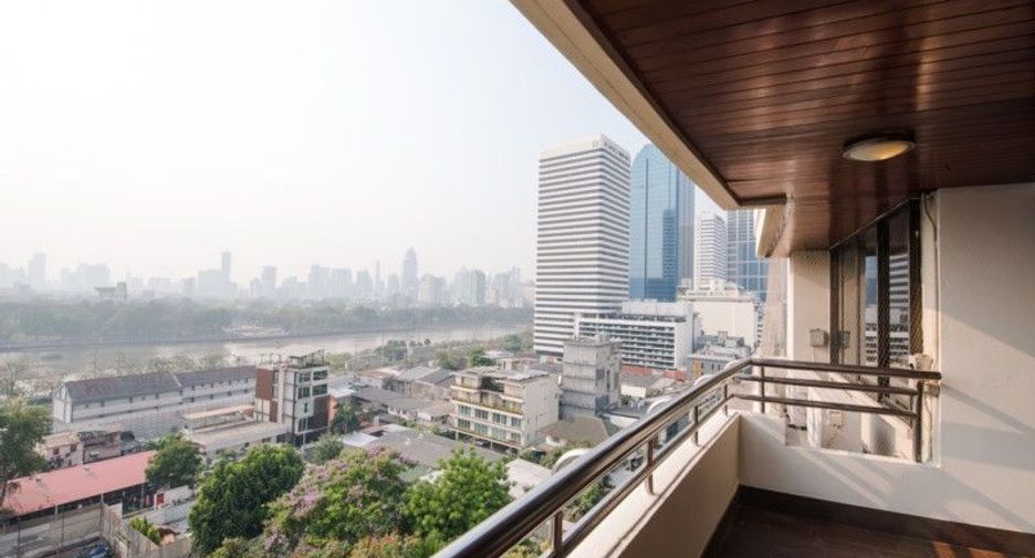 For rent 3 bedrooms condo in Khlong Toei, Bangkok