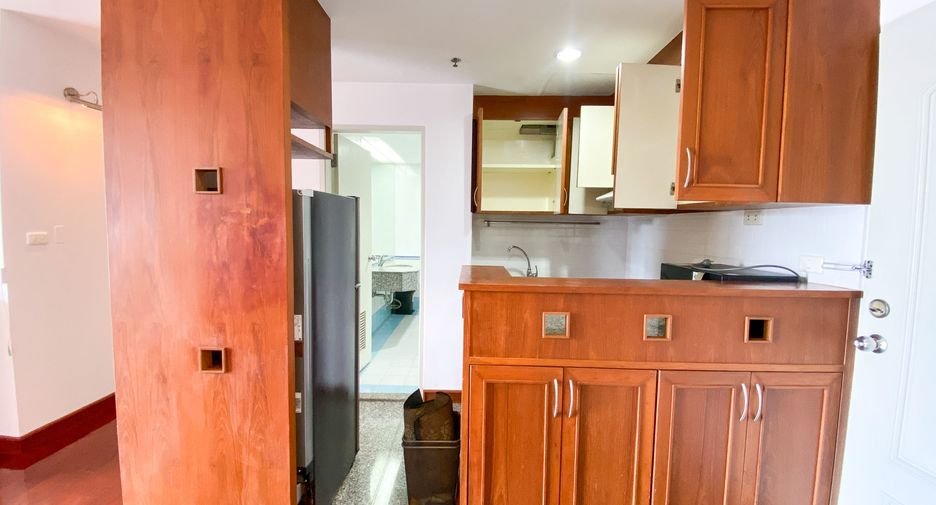 For rent 1 bed condo in Watthana, Bangkok