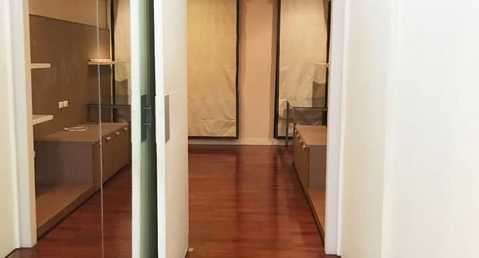 For rent 3 bedrooms townhouse in Wang Thonglang, Bangkok