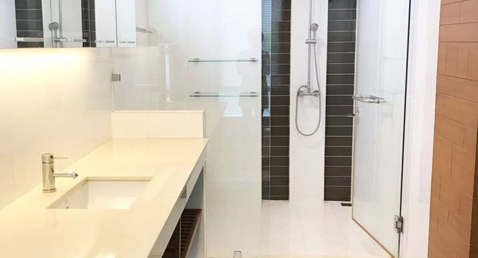 For rent 3 bedrooms townhouse in Wang Thonglang, Bangkok