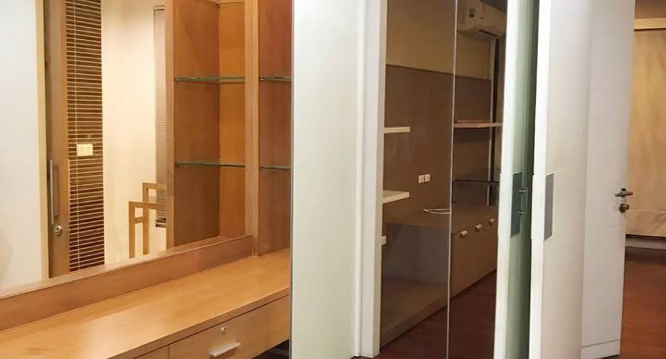 For rent 3 bedrooms townhouse in Wang Thonglang, Bangkok