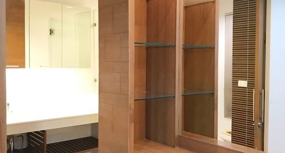For rent 3 bedrooms townhouse in Wang Thonglang, Bangkok