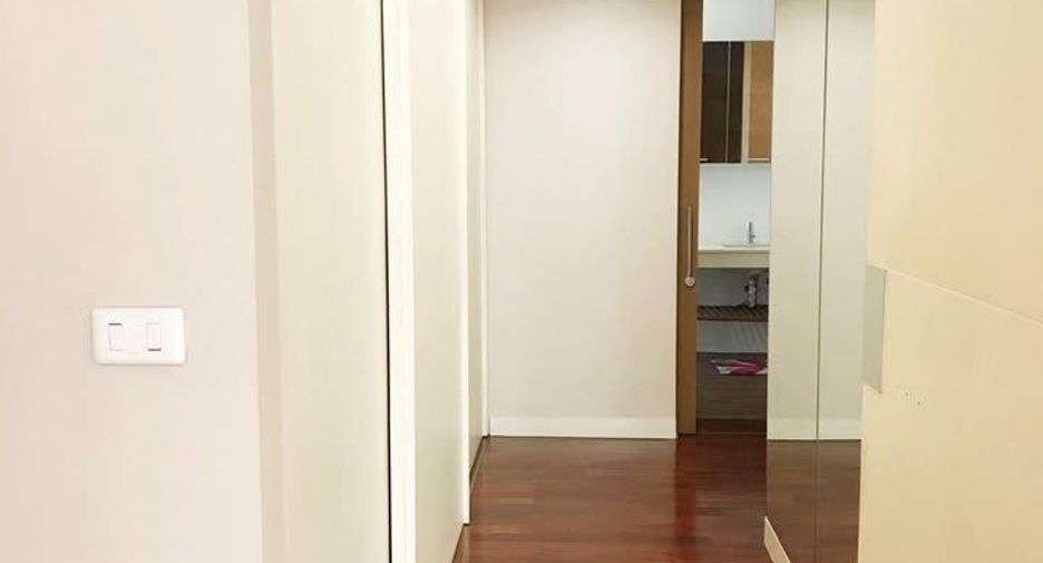 For rent 3 bedrooms townhouse in Wang Thonglang, Bangkok